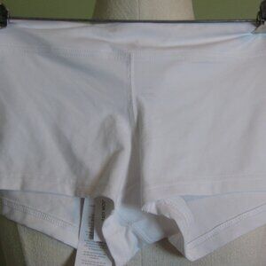 NWT  White Lacoste Spandex Shorts Sport, size 6
